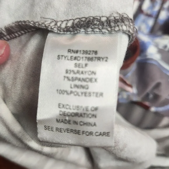 Stitch Fix Daniel Rainn Branwen knit top size Small NWT gray floral - Picture 9 of 11